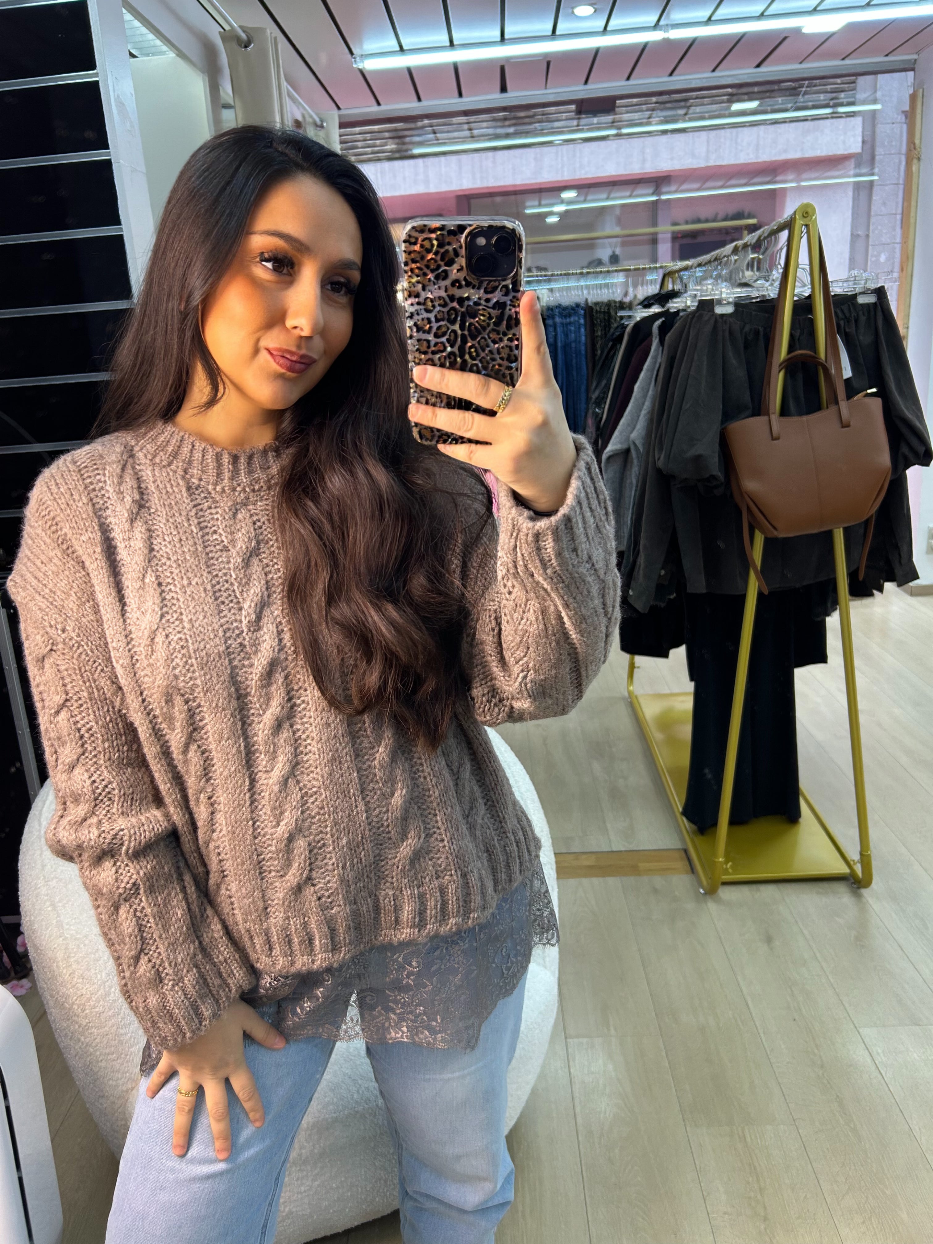 Pull dentelle integré