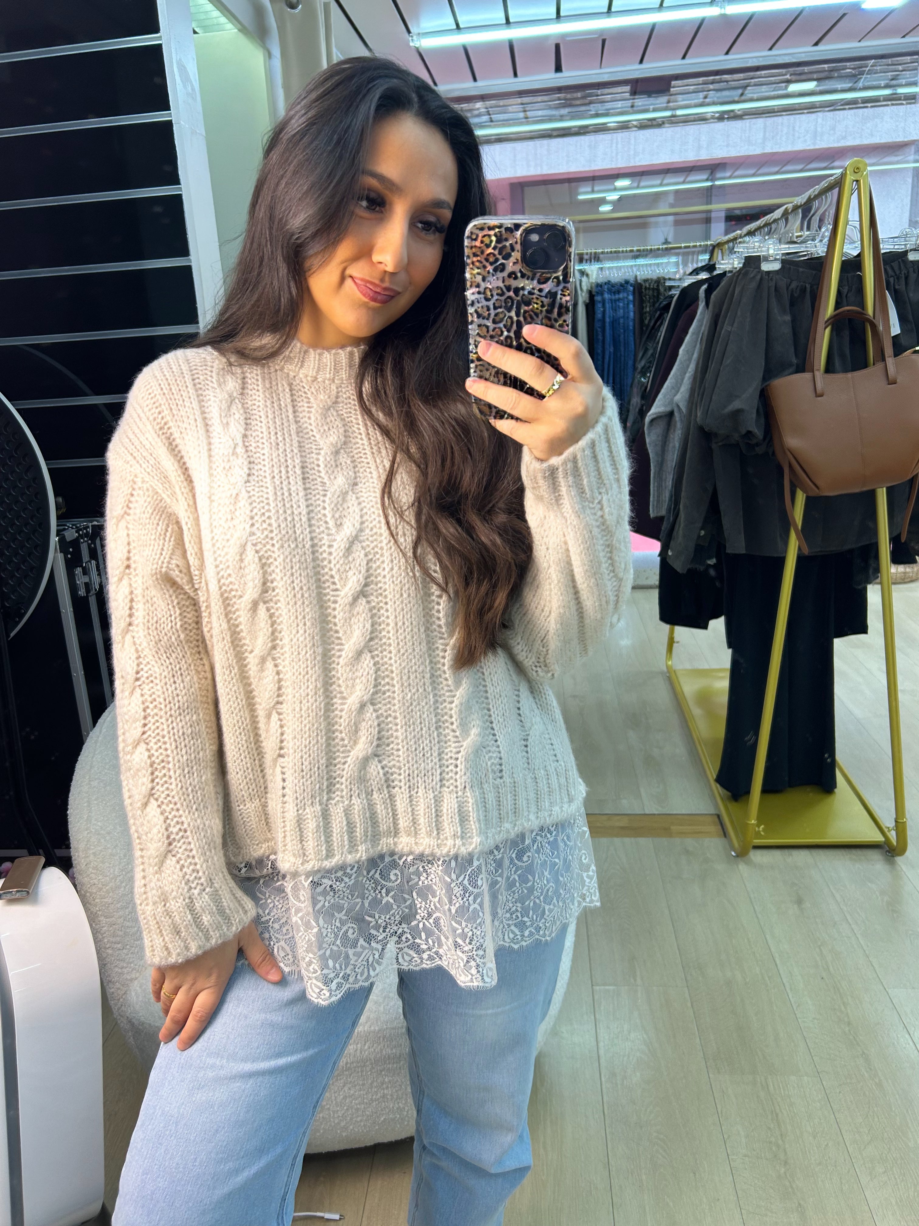 Pull dentelle integré